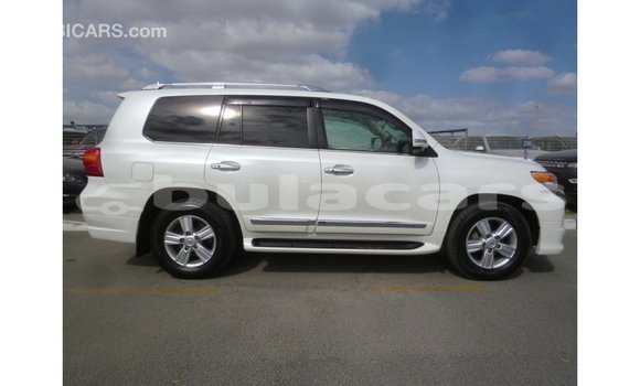 Buy Import Toyota Land Cruiser White Car in Import - Dubai in Central Buy Import Toyota Land Cruiser White Car in Import - Dubai in Central