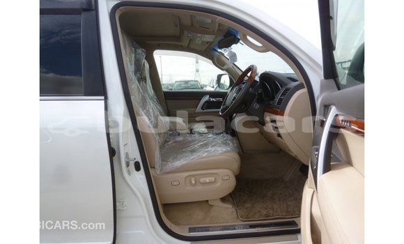 Buy Import Toyota Land Cruiser White Car in Import - Dubai in Central Buy Import Toyota Land Cruiser White Car in Import - Dubai in Central