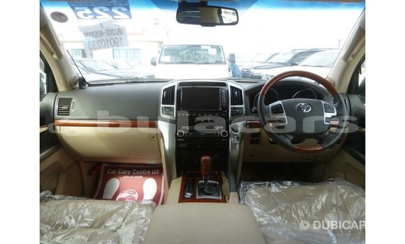 Buy Import Toyota Land Cruiser White Car in Import - Dubai in Central Buy Import Toyota Land Cruiser White Car in Import - Dubai in Central