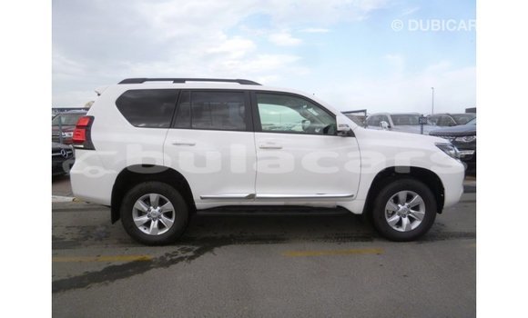 Acheter Import Voiture Toyota Prado Blanc à Import - Dubai, Central Acheter Import Voiture Toyota Prado Blanc à Import - Dubai, Central