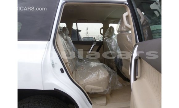 Acheter Import Voiture Toyota Prado Blanc à Import - Dubai, Central Acheter Import Voiture Toyota Prado Blanc à Import - Dubai, Central