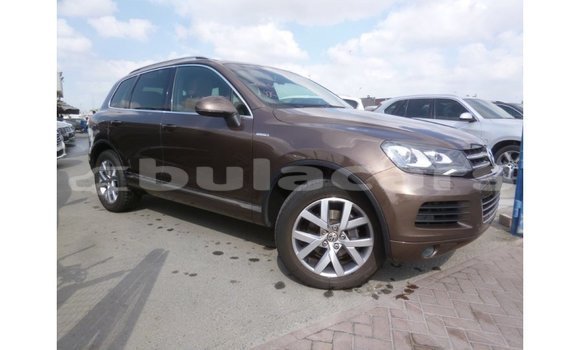 Buy Import Volkswagen Touareg Brown Car in Import - Dubai in Central