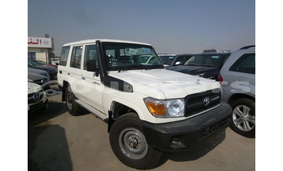 Buy Import Toyota Land Cruiser White Car in Import - Dubai in Central Buy Import Toyota Land Cruiser White Car in Import - Dubai in Central