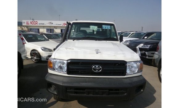 Buy Import Toyota Land Cruiser White Car in Import - Dubai in Central Buy Import Toyota Land Cruiser White Car in Import - Dubai in Central