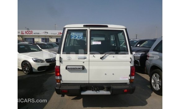 Buy Import Toyota Land Cruiser White Car in Import - Dubai in Central Buy Import Toyota Land Cruiser White Car in Import - Dubai in Central