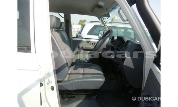 Buy Import Toyota Land Cruiser White Car in Import - Dubai in Central Buy Import Toyota Land Cruiser White Car in Import - Dubai in Central