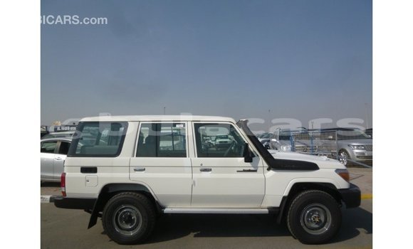 Buy Import Toyota Land Cruiser White Car in Import - Dubai in Central Buy Import Toyota Land Cruiser White Car in Import - Dubai in Central