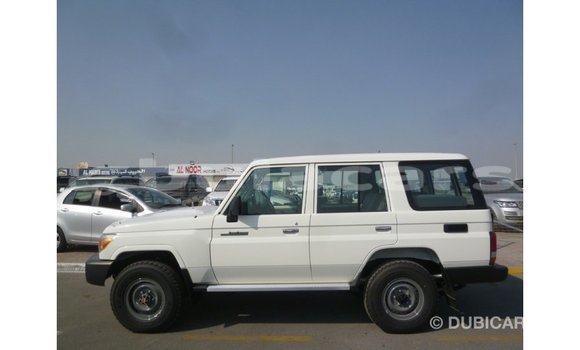 Buy Import Toyota Land Cruiser White Car in Import - Dubai in Central Buy Import Toyota Land Cruiser White Car in Import - Dubai in Central