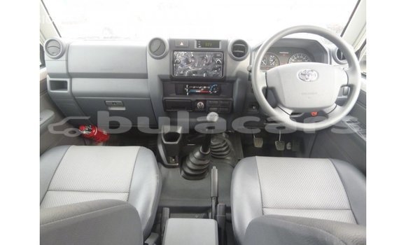 Buy Import Toyota Land Cruiser White Car in Import - Dubai in Central Buy Import Toyota Land Cruiser White Car in Import - Dubai in Central