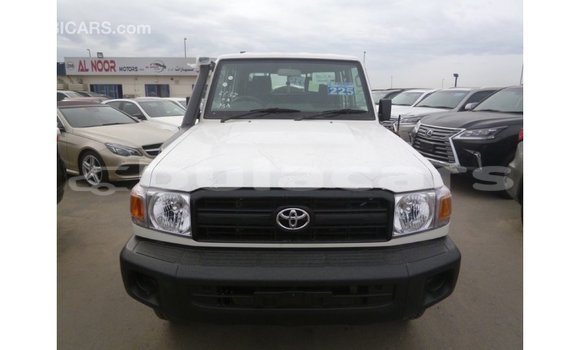 Buy Import Toyota Land Cruiser White Car in Import - Dubai in Central Buy Import Toyota Land Cruiser White Car in Import - Dubai in Central