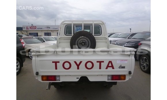 Buy Import Toyota Land Cruiser White Car in Import - Dubai in Central Buy Import Toyota Land Cruiser White Car in Import - Dubai in Central