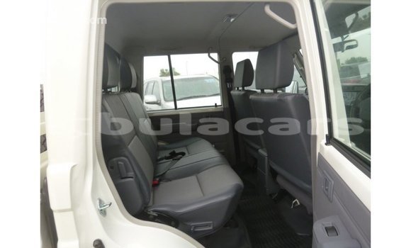 Buy Import Toyota Land Cruiser White Car in Import - Dubai in Central Buy Import Toyota Land Cruiser White Car in Import - Dubai in Central