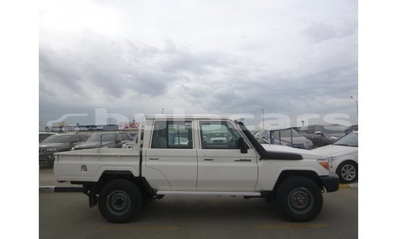 Buy Import Toyota Land Cruiser White Car in Import - Dubai in Central Buy Import Toyota Land Cruiser White Car in Import - Dubai in Central