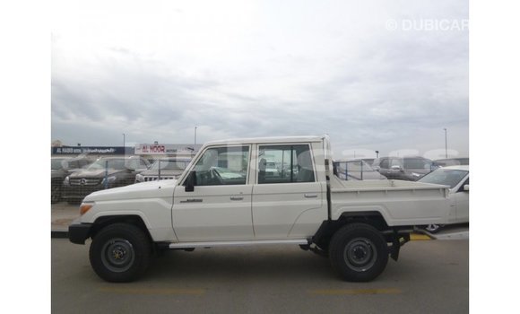 Buy Import Toyota Land Cruiser White Car in Import - Dubai in Central Buy Import Toyota Land Cruiser White Car in Import - Dubai in Central