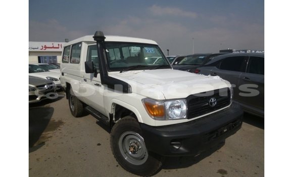 Buy Import Toyota Land Cruiser White Car in Import - Dubai in Central Buy Import Toyota Land Cruiser White Car in Import - Dubai in Central