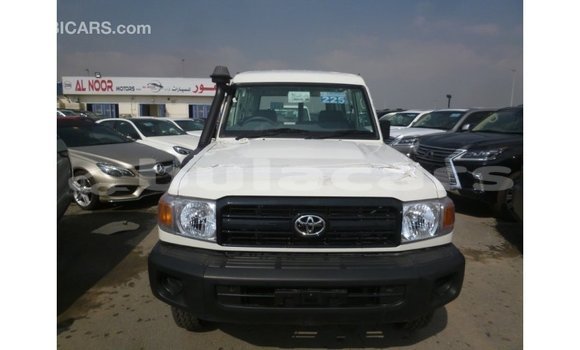 Buy Import Toyota Land Cruiser White Car in Import - Dubai in Central Buy Import Toyota Land Cruiser White Car in Import - Dubai in Central