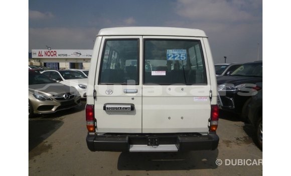 Buy Import Toyota Land Cruiser White Car in Import - Dubai in Central Buy Import Toyota Land Cruiser White Car in Import - Dubai in Central