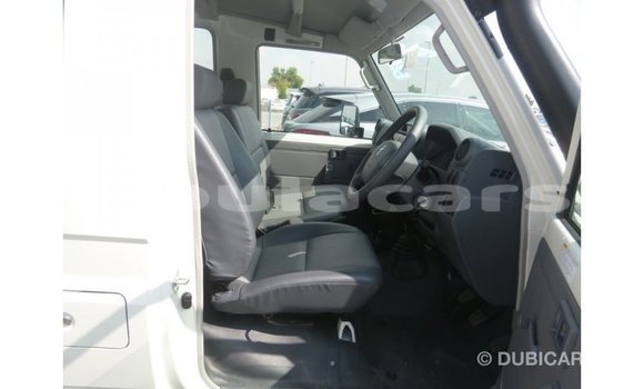 Buy Import Toyota Land Cruiser White Car in Import - Dubai in Central Buy Import Toyota Land Cruiser White Car in Import - Dubai in Central