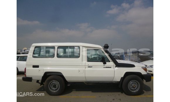 Buy Import Toyota Land Cruiser White Car in Import - Dubai in Central Buy Import Toyota Land Cruiser White Car in Import - Dubai in Central
