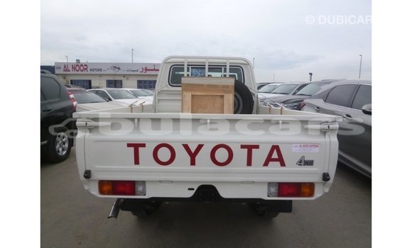 Buy Import Toyota Land Cruiser White Car in Import - Dubai in Central Buy Import Toyota Land Cruiser White Car in Import - Dubai in Central