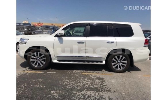 Buy Import Toyota Land Cruiser White Car in Import - Dubai in Central Buy Import Toyota Land Cruiser White Car in Import - Dubai in Central