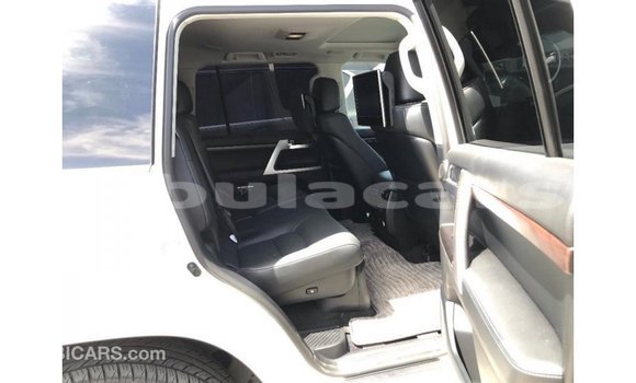 Buy Import Toyota Land Cruiser White Car in Import - Dubai in Central Buy Import Toyota Land Cruiser White Car in Import - Dubai in Central