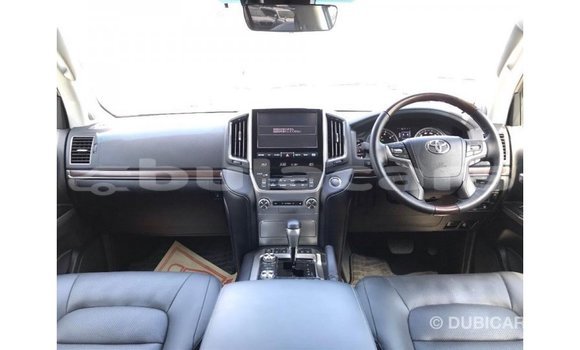 Buy Import Toyota Land Cruiser White Car in Import - Dubai in Central Buy Import Toyota Land Cruiser White Car in Import - Dubai in Central