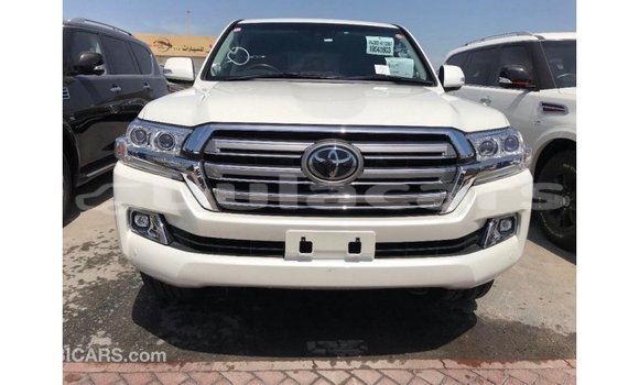 Buy Import Toyota Land Cruiser White Car in Import - Dubai in Central Buy Import Toyota Land Cruiser White Car in Import - Dubai in Central
