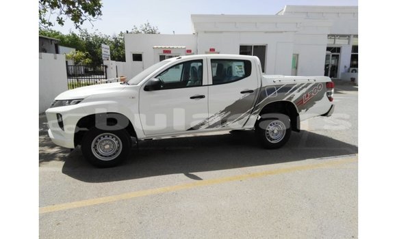 Acheter Import Voiture Mitsubishi L200 Blanc à Import - Dubai, Central Acheter Import Voiture Mitsubishi L200 Blanc à Import - Dubai, Central