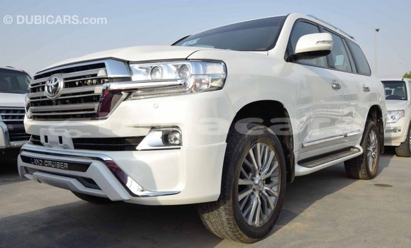 Acheter Import Voiture Toyota Land Cruiser Blanc à Import - Dubai, Central Acheter Import Voiture Toyota Land Cruiser Blanc à Import - Dubai, Central