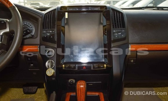 Acheter Import Voiture Toyota Land Cruiser Blanc à Import - Dubai, Central Acheter Import Voiture Toyota Land Cruiser Blanc à Import - Dubai, Central