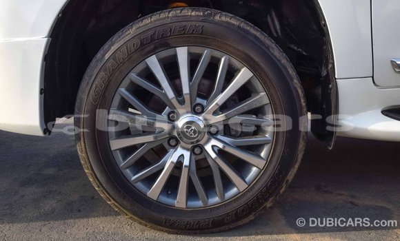 Acheter Import Voiture Toyota Land Cruiser Blanc à Import - Dubai, Central Acheter Import Voiture Toyota Land Cruiser Blanc à Import - Dubai, Central