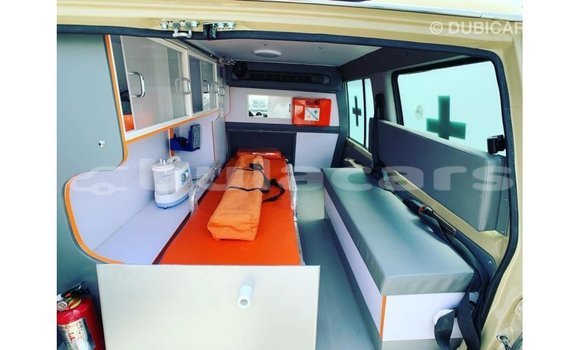 Acheter Import Voiture Toyota Land Cruiser Blanc à Import - Dubai, Central Acheter Import Voiture Toyota Land Cruiser Blanc à Import - Dubai, Central