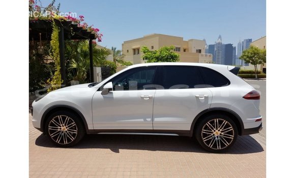 Acheter Import Voiture Porsche Cayenne Blanc à Import - Dubai, Central Acheter Import Voiture Porsche Cayenne Blanc à Import - Dubai, Central