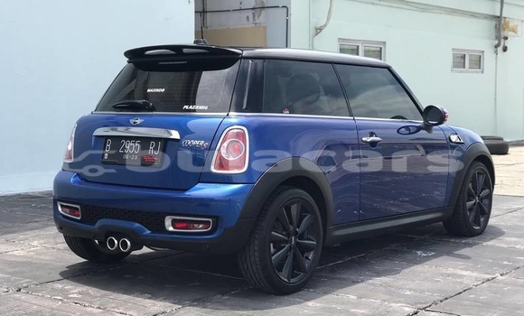 Acheter Occasion Voiture MINI Cooper Bleu à Import - Dubai, Central Acheter Occasion Voiture MINI Cooper Bleu à Import - Dubai, Central