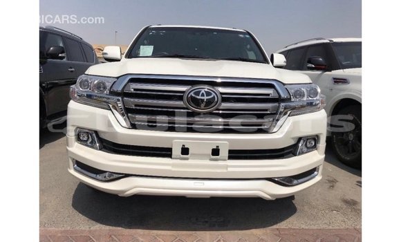 Acheter Import Voiture Toyota Land Cruiser Blanc à Import - Dubai, Central Acheter Import Voiture Toyota Land Cruiser Blanc à Import - Dubai, Central