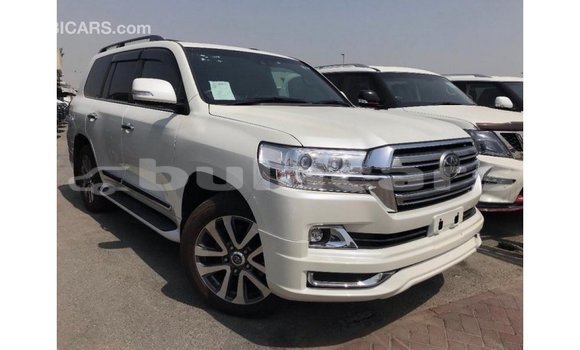 Acheter Import Voiture Toyota Land Cruiser Blanc à Import - Dubai, Central Acheter Import Voiture Toyota Land Cruiser Blanc à Import - Dubai, Central