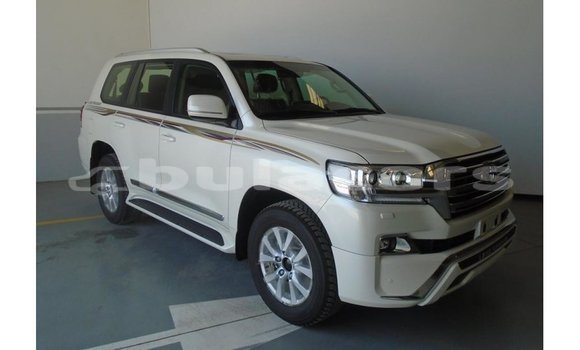 Buy Import Toyota Land Cruiser White Car in Import - Dubai in Central Buy Import Toyota Land Cruiser White Car in Import - Dubai in Central