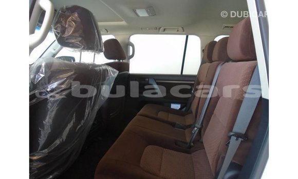 Buy Import Toyota Land Cruiser White Car in Import - Dubai in Central Buy Import Toyota Land Cruiser White Car in Import - Dubai in Central