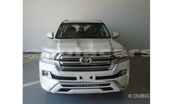 Buy Import Toyota Land Cruiser White Car in Import - Dubai in Central Buy Import Toyota Land Cruiser White Car in Import - Dubai in Central