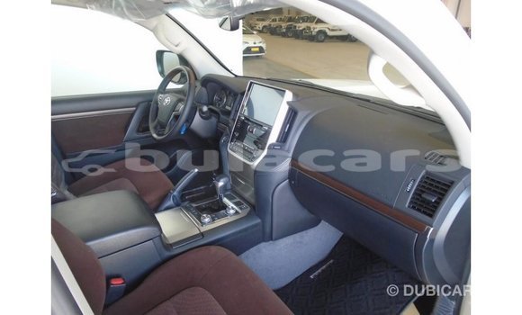 Buy Import Toyota Land Cruiser White Car in Import - Dubai in Central Buy Import Toyota Land Cruiser White Car in Import - Dubai in Central