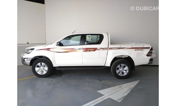 Acheter Import Voiture Toyota Hilux Blanc à Import - Dubai, Central Acheter Import Voiture Toyota Hilux Blanc à Import - Dubai, Central