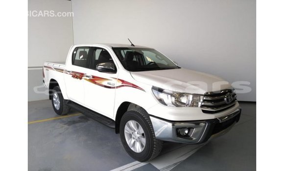 Acheter Import Voiture Toyota Hilux Blanc à Import - Dubai, Central Acheter Import Voiture Toyota Hilux Blanc à Import - Dubai, Central