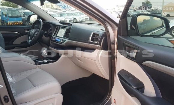 Buy Import Toyota Highlander Grey Car in Import - Dubai in Central Buy Import Toyota Highlander Grey Car in Import - Dubai in Central