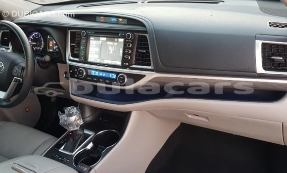 Buy Import Toyota Highlander Grey Car in Import - Dubai in Central Buy Import Toyota Highlander Grey Car in Import - Dubai in Central
