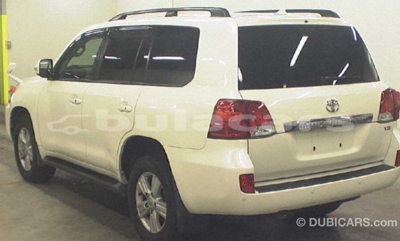 Acheter Import Voiture Toyota Land Cruiser Blanc à Import - Dubai, Central Acheter Import Voiture Toyota Land Cruiser Blanc à Import - Dubai, Central