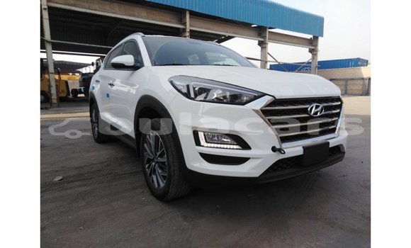 Buy Import Hyundai Tucson White Car in Import - Dubai in Central Buy Import Hyundai Tucson White Car in Import - Dubai in Central