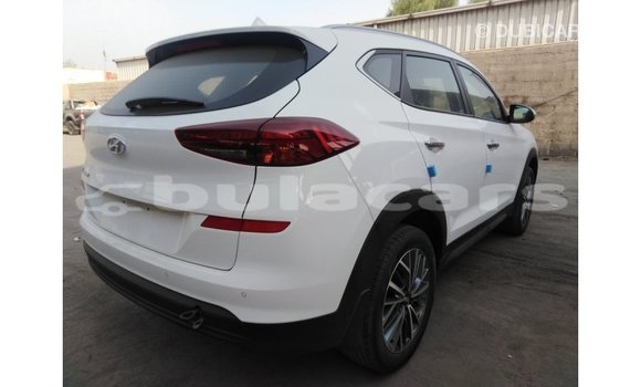 Buy Import Hyundai Tucson White Car in Import - Dubai in Central Buy Import Hyundai Tucson White Car in Import - Dubai in Central