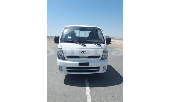Buy Import Kia Carens White Car in Import - Dubai in Central Buy Import Kia Carens White Car in Import - Dubai in Central