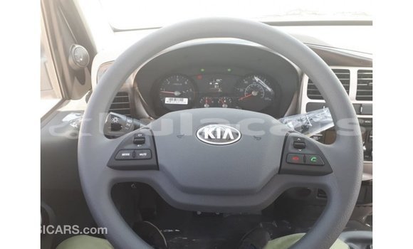 Buy Import Kia Carens White Car in Import - Dubai in Central Buy Import Kia Carens White Car in Import - Dubai in Central